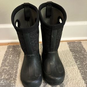 Bog snow boots size 10